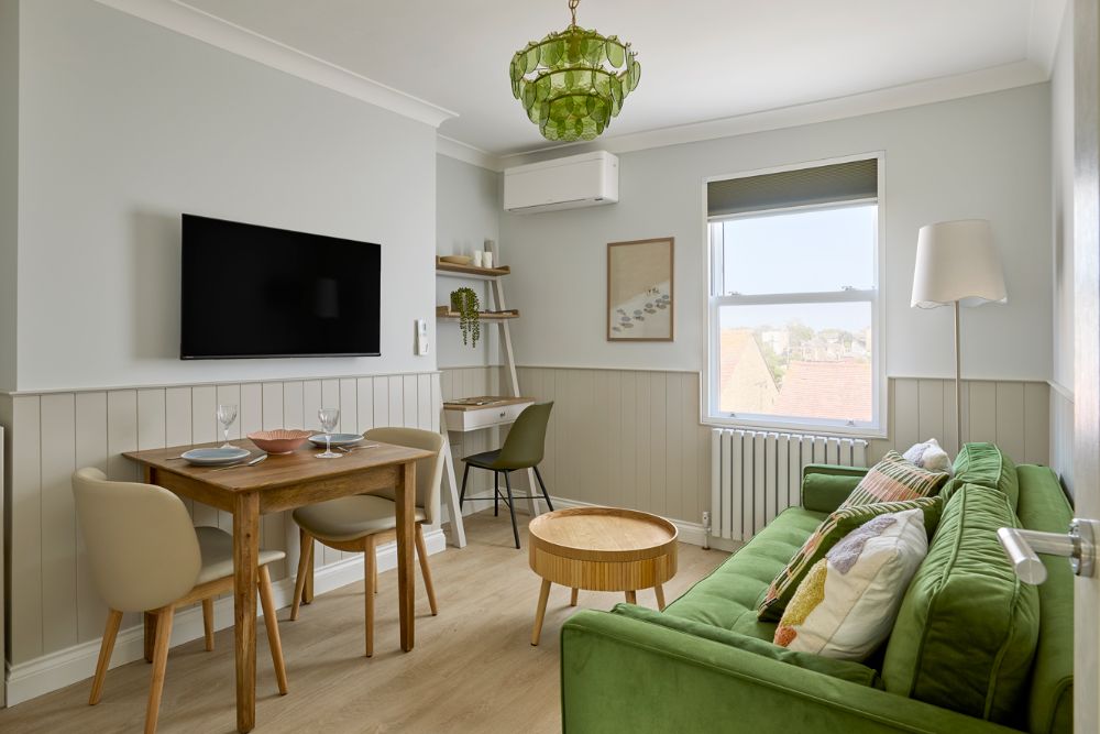 Coastal Calm - Quiet 1-Bedroom Flat by the Beach